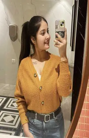 young call girl in Defence Colony