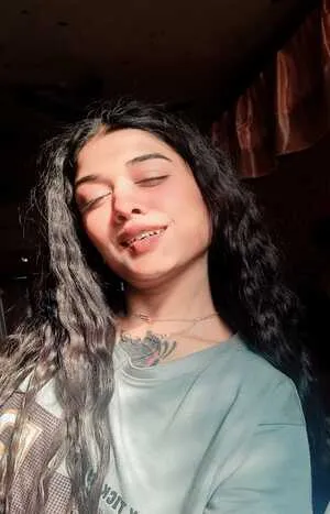 VIP call girl in Defence Colony