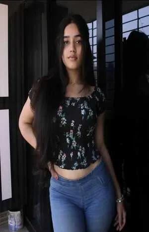 call girl service in Defence Colony