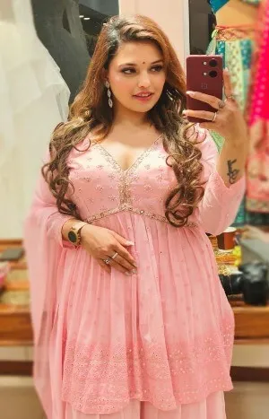 call girl in Defence Colony