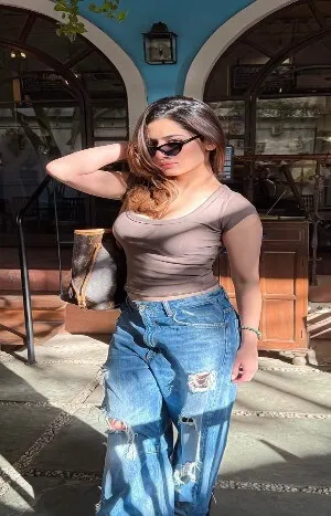 VIP call girl in Defence Colony
